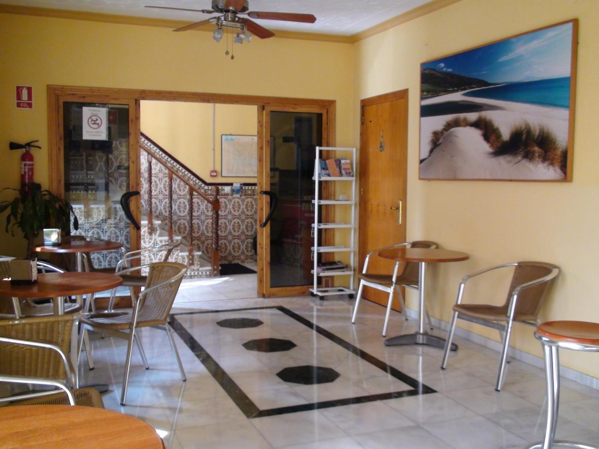 Отель Hostal Tarik Тарифа Экстерьер фото