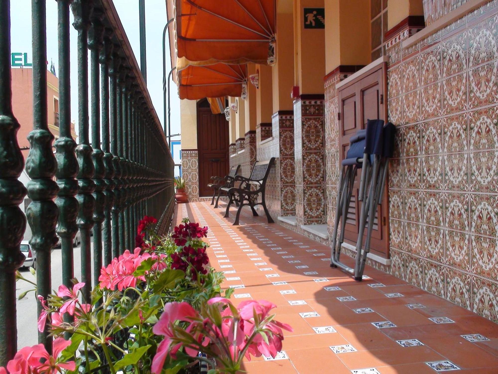 Отель Hostal Tarik Тарифа Экстерьер фото