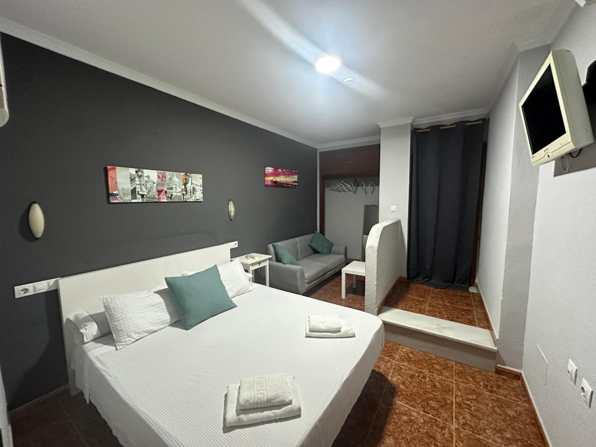 Отель Hostal Tarik Тарифа Экстерьер фото