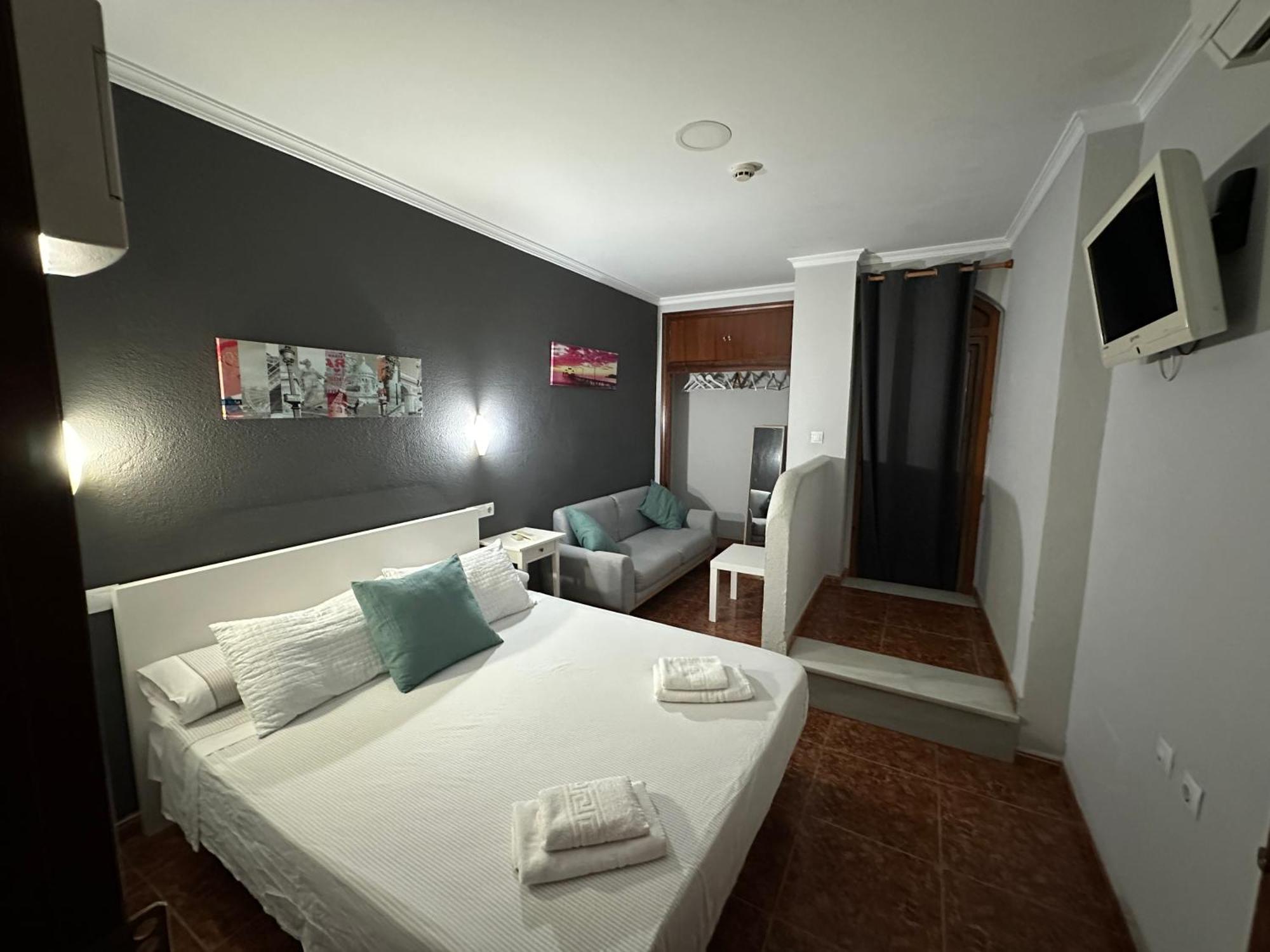 Отель Hostal Tarik Тарифа Экстерьер фото