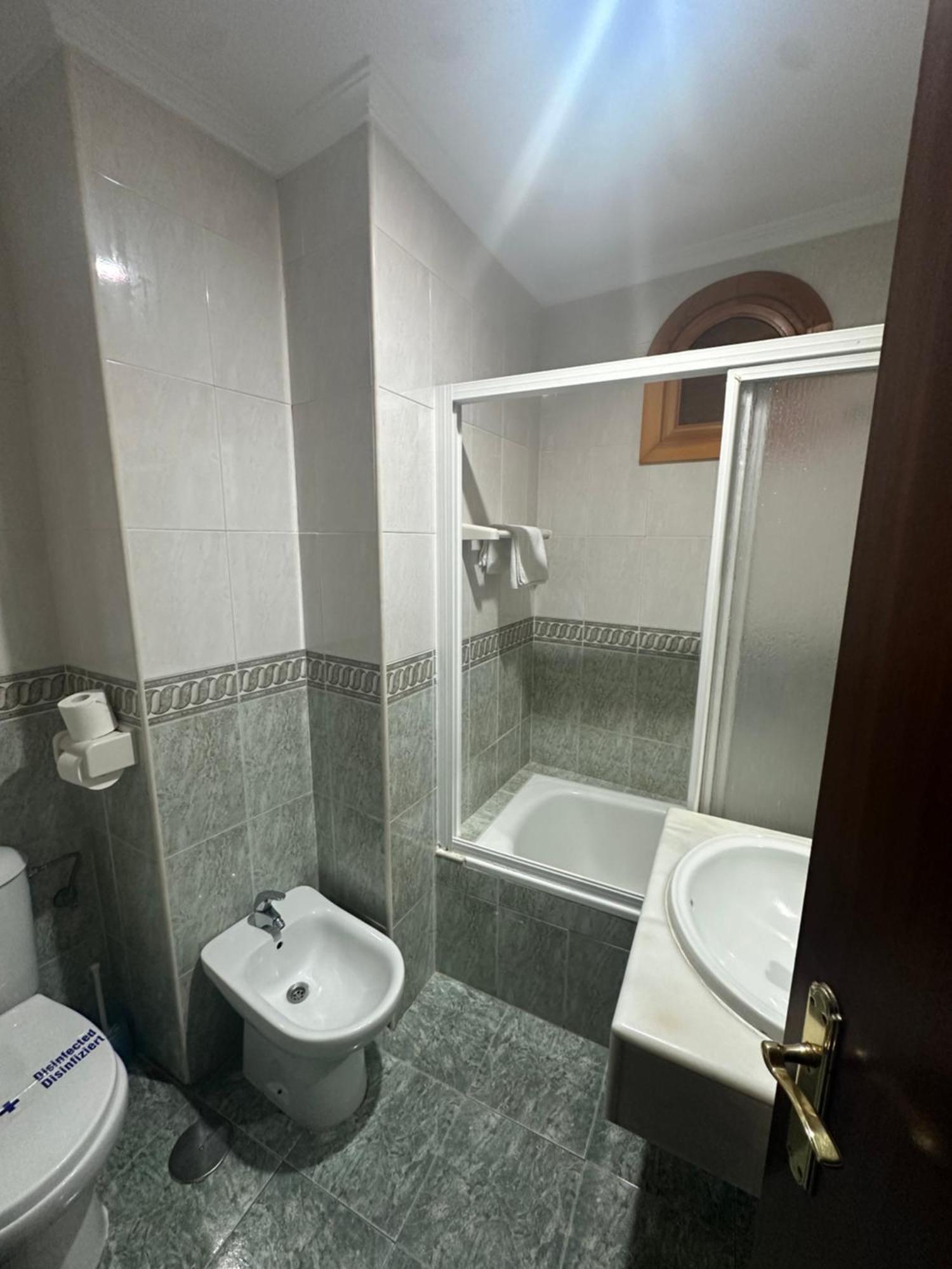 Отель Hostal Tarik Тарифа Экстерьер фото