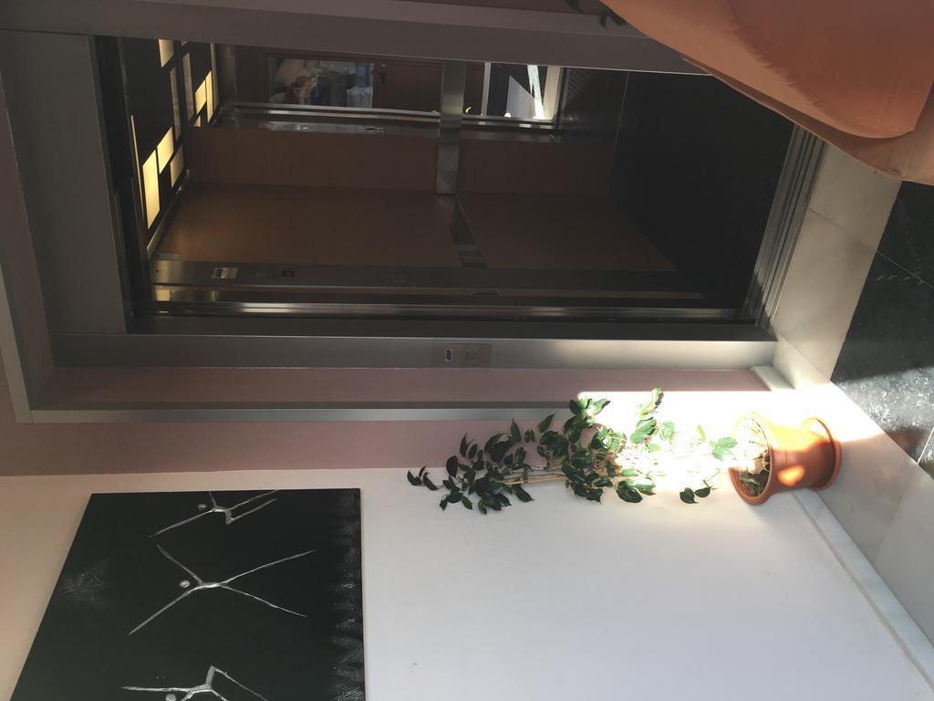 Отель Hostal Tarik Тарифа Экстерьер фото