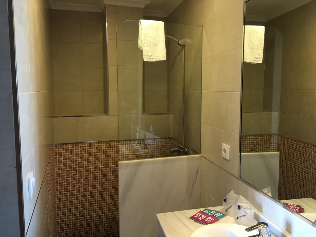 Отель Hostal Tarik Тарифа Экстерьер фото