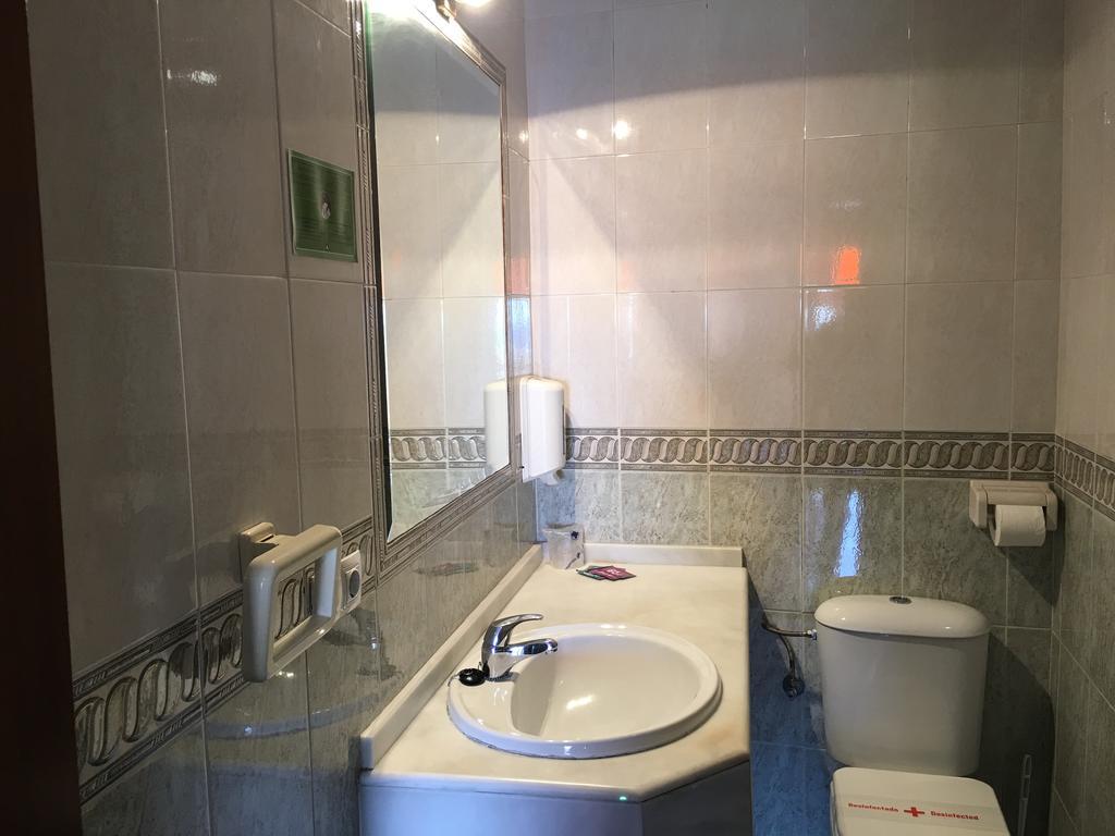 Отель Hostal Tarik Тарифа Экстерьер фото