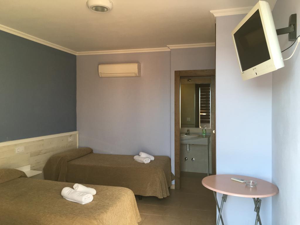 Отель Hostal Tarik Тарифа Экстерьер фото