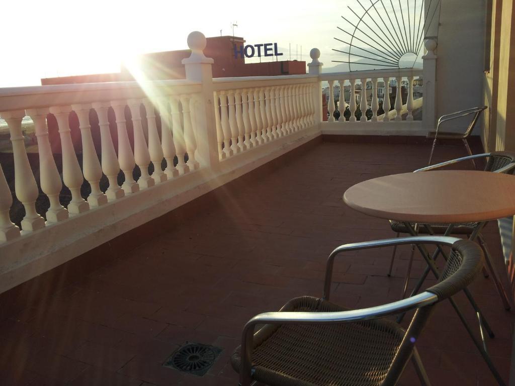 Отель Hostal Tarik Тарифа Экстерьер фото