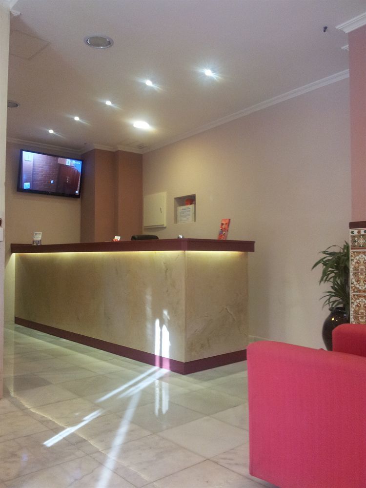 Отель Hostal Tarik Тарифа Экстерьер фото